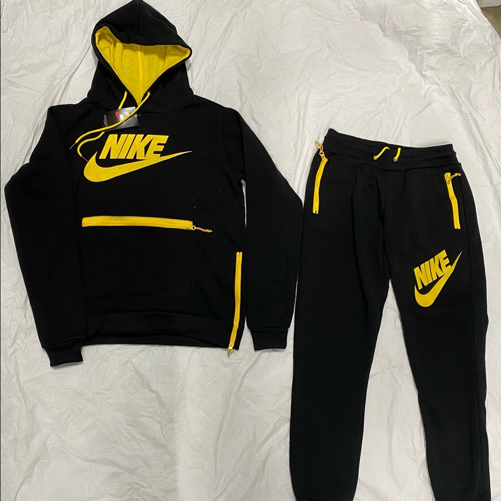 Nike Men’s Outfit Large
